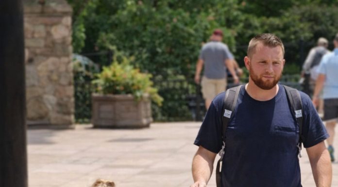 Dad Sparks Heated Debate for Using Leashes on His 5-Year-Old Quintuplets Dad Sparks Heated Debate for Using Leashes on His 5-Year-Old Quintuplets - featured image