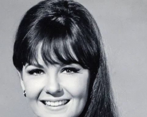 Shelley Fabares Offered a Tender and Nostalgic Rendition of “Johnny Angel” Shelley Fabares Offered a Tender and Nostalgic Rendition of “Johnny Angel” - featured image