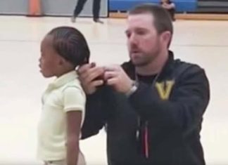 Coach Goes Viral After One Powerful Moment During a Kids’ Basketball Game Coach Goes Viral After One Powerful Moment During a Kids’ Basketball Game - featured image