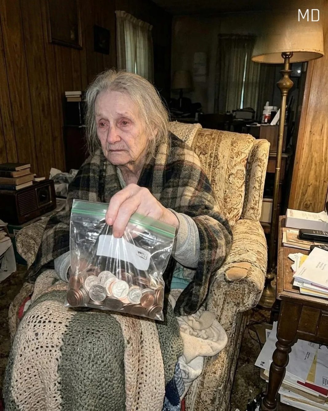 An Elderly Woman Tried to Pay for Her Pizza With a Bag of Coins—What I Did Next Changed Everything - featured image An Elderly Woman Tried to Pay for Her Pizza With a Bag of Coins—What I Did Next Changed Everything - featured image