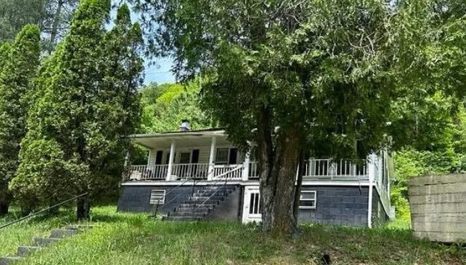 2-Bedroom Cottage on 35.64 Acres in Duffield, Virginia 2-Bedroom Cottage on 35.64 Acres in Duffield, Virginia - featured image