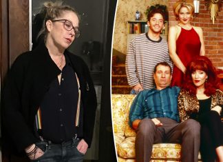 Christina Applegate’s ‘anguished’ A-list pals on edge amid ‘treacherous’ MS battle, hospital stay: report Christina Applegate’s ‘anguished’ A-list pals on edge amid ‘treacherous’ MS battle, hospital stay: report - featured image