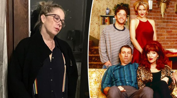 Christina Applegate’s ‘anguished’ A-list pals on edge amid ‘treacherous’ MS battle, hospital stay: report Christina Applegate’s ‘anguished’ A-list pals on edge amid ‘treacherous’ MS battle, hospital stay: report - featured image
