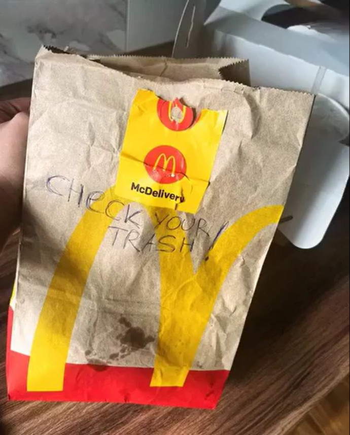 “A Note from a Delivery Driver Completely Changed My Life — I’ll Always Be Grateful” - featured image “A Note from a Delivery Driver Completely Changed My Life — I’ll Always Be Grateful” - featured image