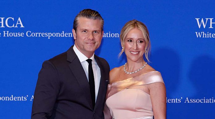 Internet slams Pete Hegseth’s wife for ‘Temu’ outfit Internet slams Pete Hegseth’s wife for ‘Temu’ outfit - featured image