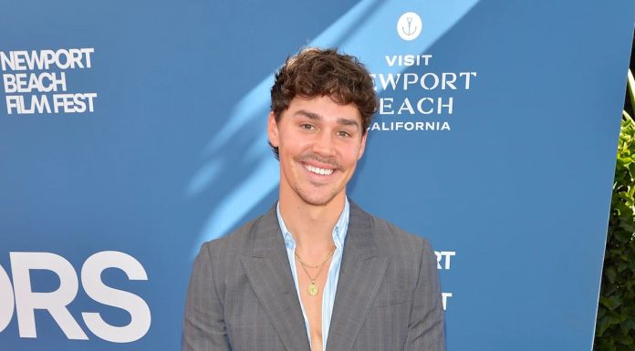 Noah Beck’s Mom Put on Leave From School After Video Resurfaces of Her Simulating Oral Sex on Son Noah Beck’s Mom Put on Leave From School After Video Resurfaces of Her Simulating Oral Sex on Son - featured image