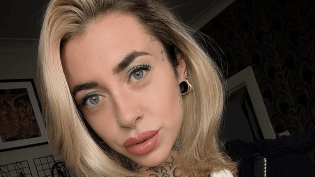 Woman paid £350 by mums to sleep with their sons explains why she does it - featured image