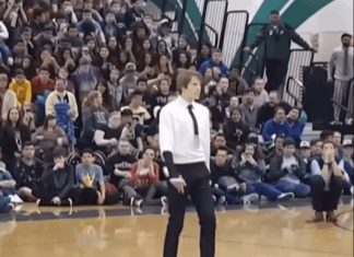 “They Mocked the Shy Student… But When She Stepped Forward, Everyone Was Speechless” “They Mocked the Shy Student… But When She Stepped Forward, Everyone Was Speechless” - featured image