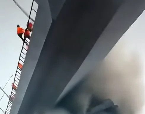 EVACUATION TEAM Escapes Collapsing Highway EVACUATION TEAM Escapes Collapsing Highway - featured image