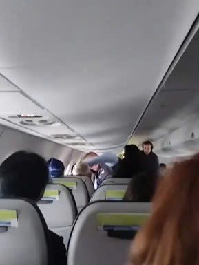 Alaska Airlines Flight 2221: How Quick Thinking Prevented Disaster Alaska Airlines Flight 2221: How Quick Thinking Prevented Disaster - featured image