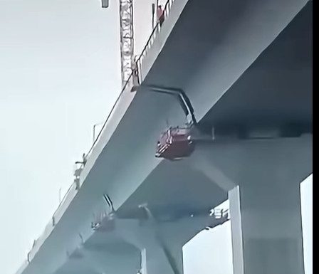 Construction Workers Escape Moments Before Major Structural Failure Sparks Safety Concerns Construction Workers Escape Moments Before Major Structural Failure Sparks Safety Concerns - featured image