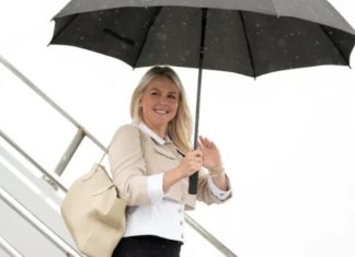 Karoline Leavitt Defends White House Media Strategy While Comparing Press Access Across Administrations Karoline Leavitt Defends White House Media Strategy While Comparing Press Access Across Administrations - featured image